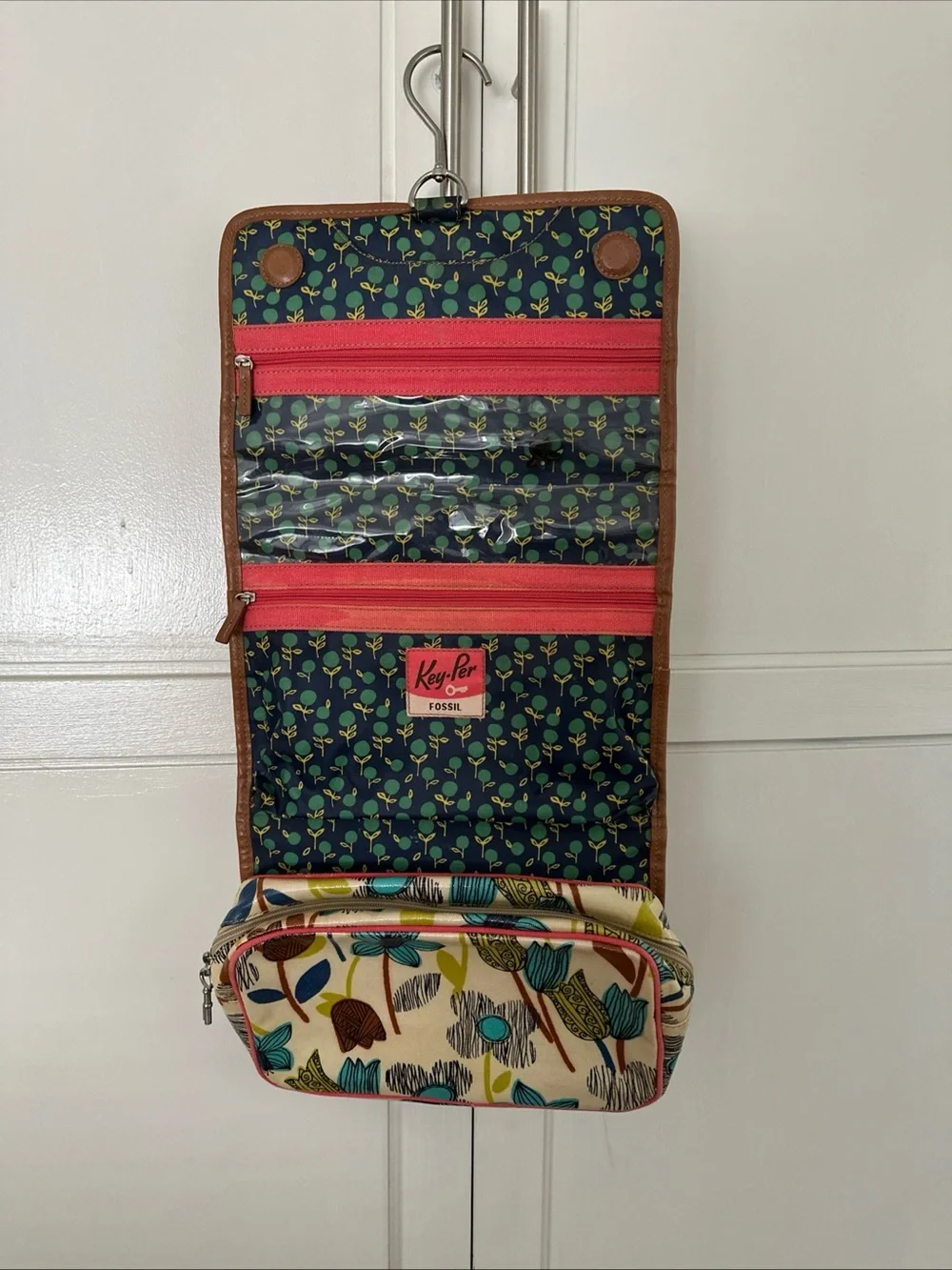 Fossil Floral Pattern traveling make up toiletries bag has key -